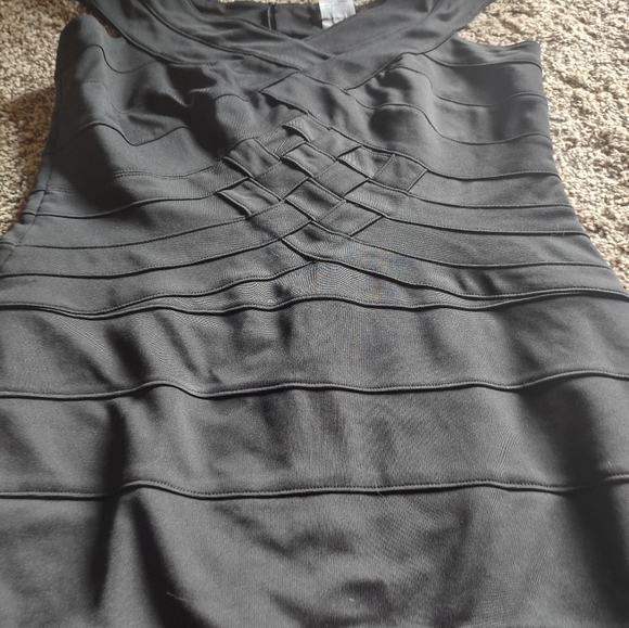 Woman's dress - Picture 2 of 7